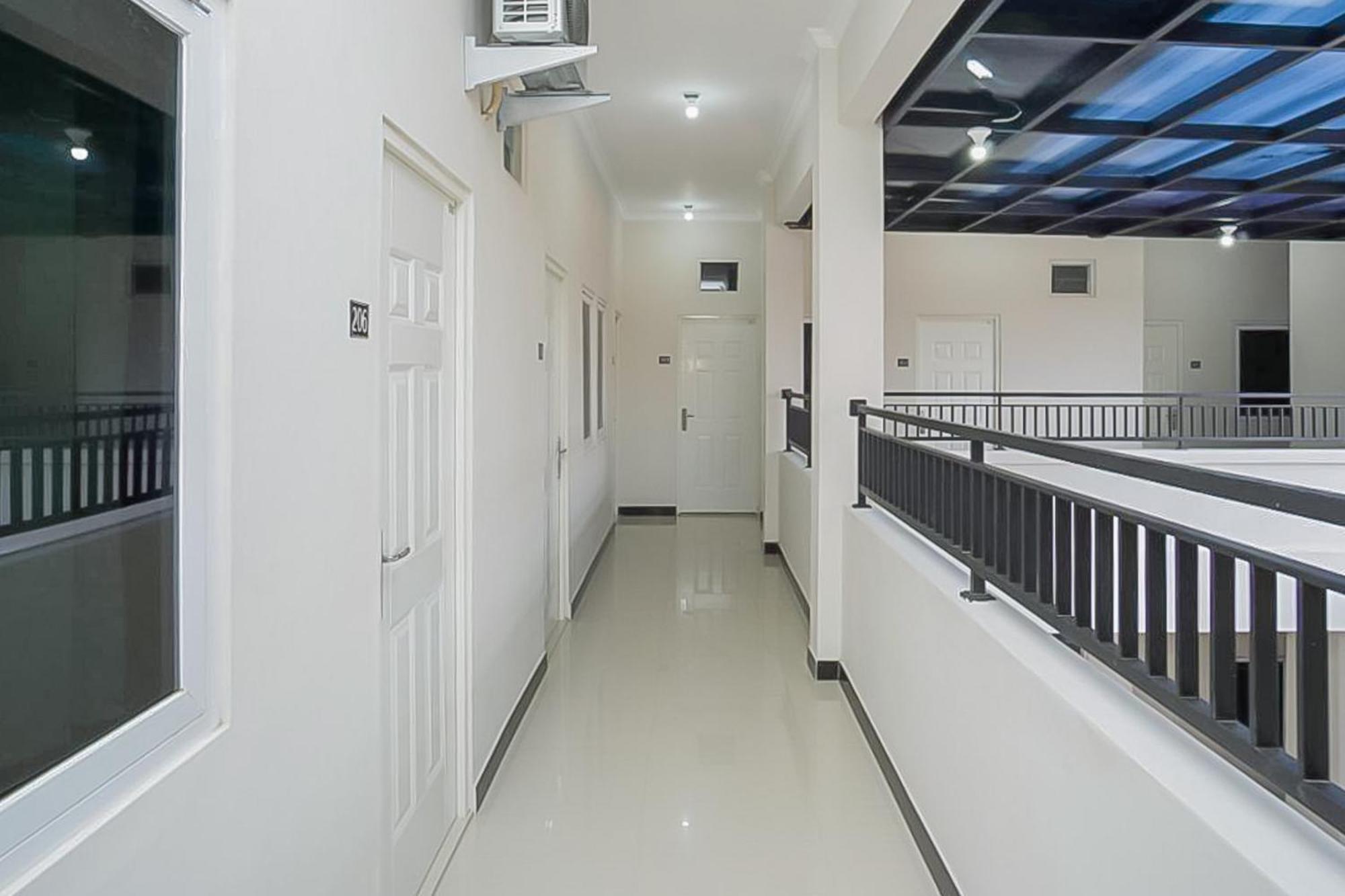 Waringin Guest House Tegal Mitra Reddoorz ภายนอก รูปภาพ