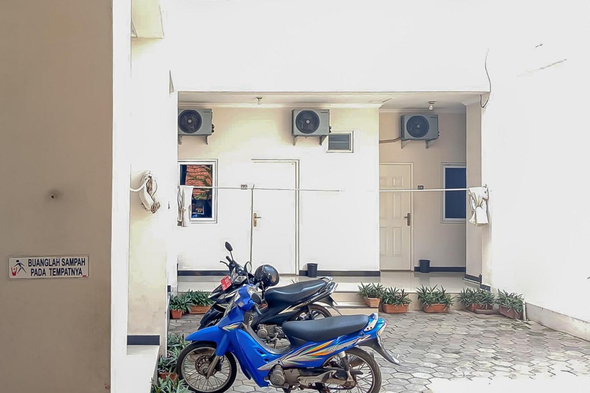 Waringin Guest House Tegal Mitra Reddoorz ภายนอก รูปภาพ