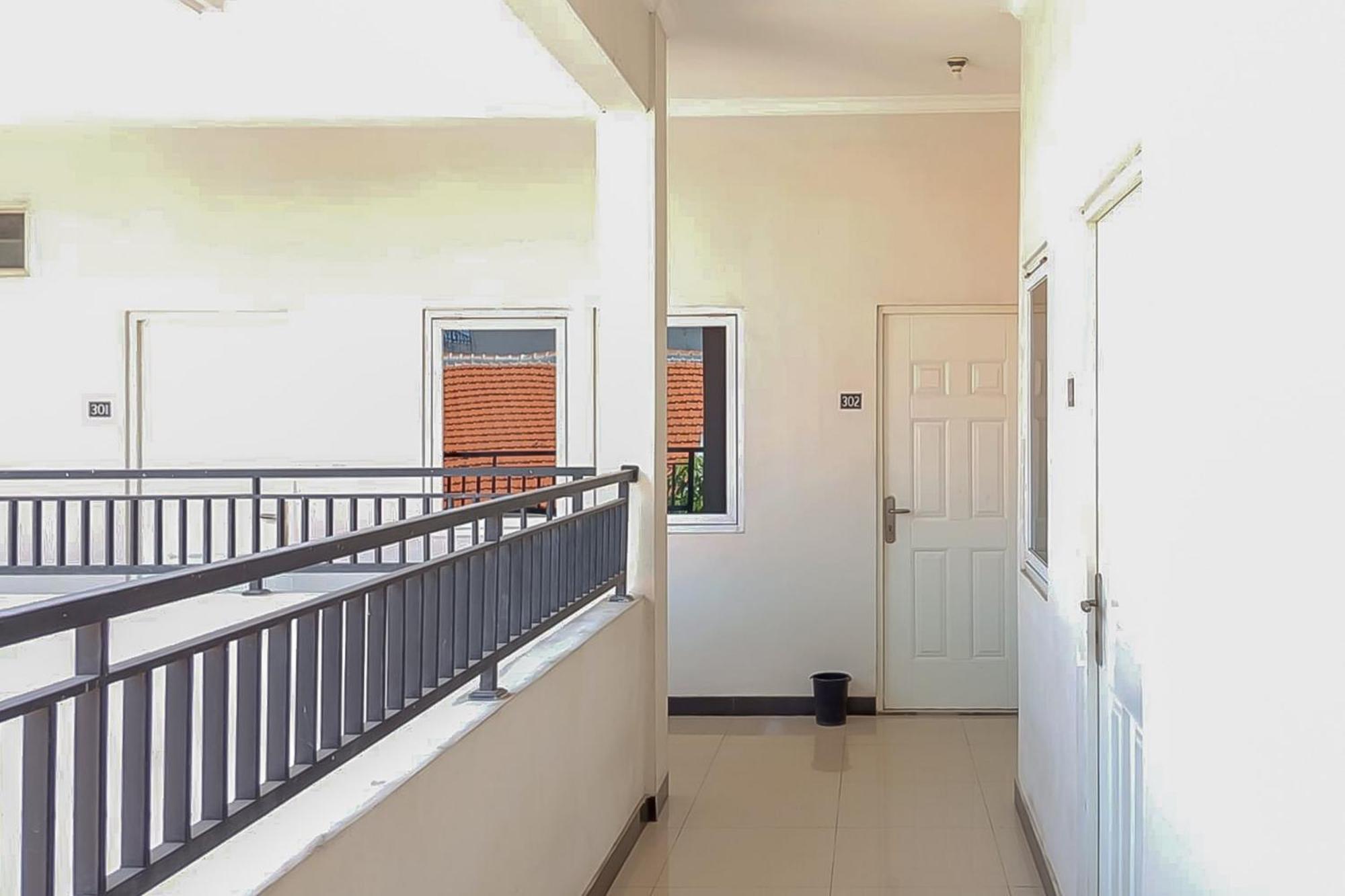 Waringin Guest House Tegal Mitra Reddoorz ภายนอก รูปภาพ