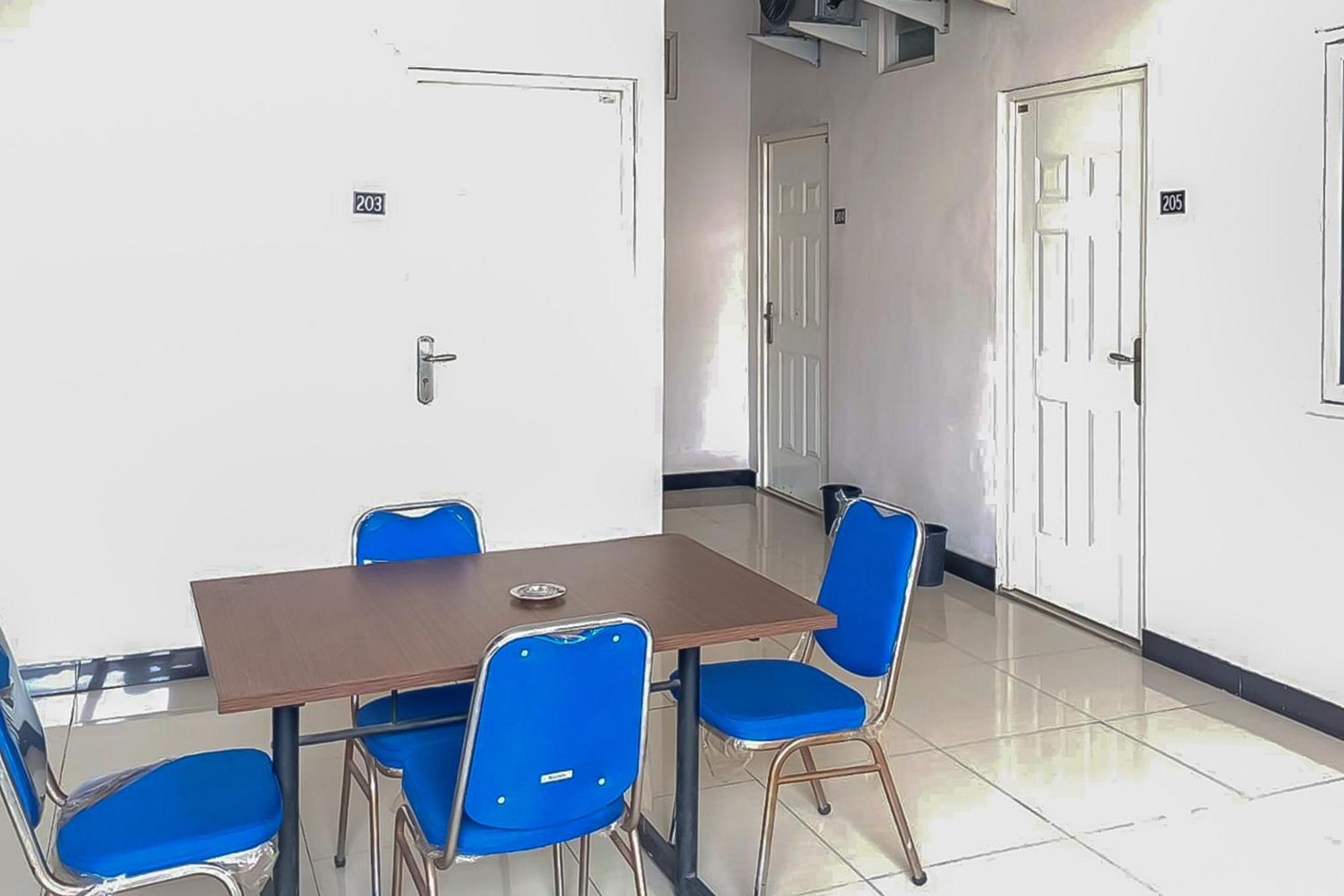 Waringin Guest House Tegal Mitra Reddoorz ภายนอก รูปภาพ
